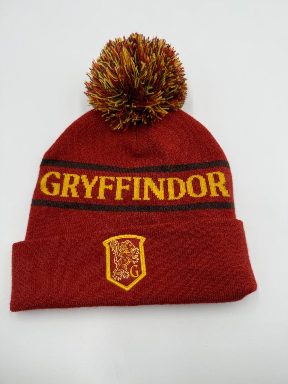 Universal Studios Wizarding World of Harry Potter Beanie Pom Snow Hat Gryffindor